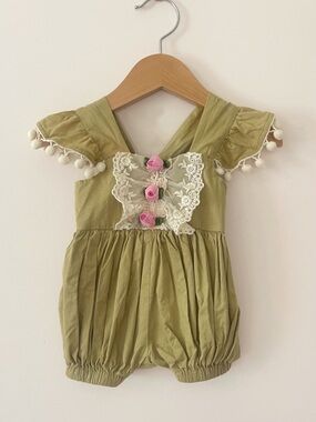 FRILLY FROCKS EUC Pistachio Green Lace Rose Applique Bohemian Romper